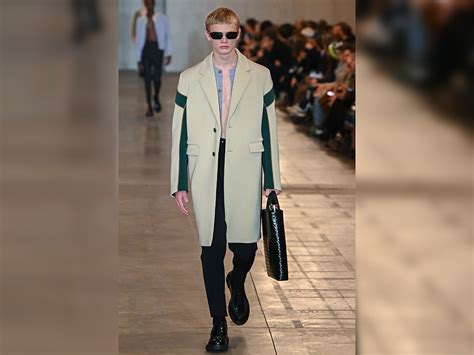 cappotti da uomo prada saldi|Nuova collezione di cappotti da uomo di Prada su FARFETCH.